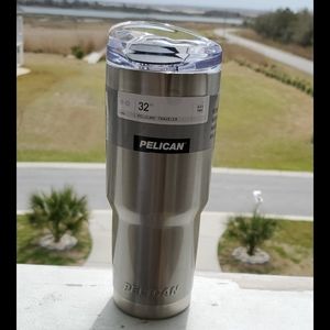Pelican Traveler 32oz thermos cup